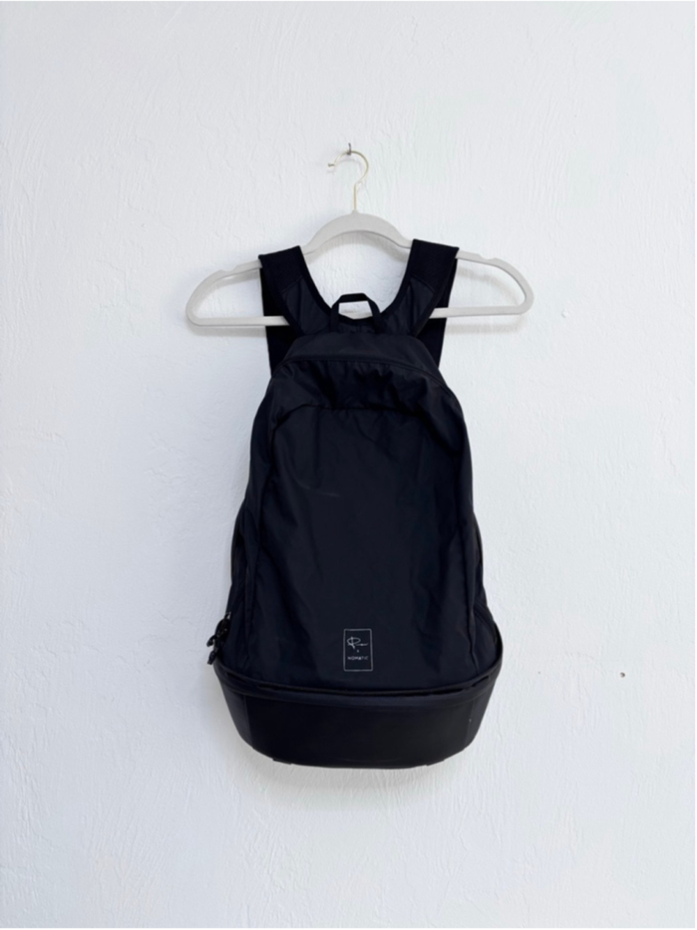 Nomatic McKinnon 21L Cube and Convertible Camera Backpack Black
